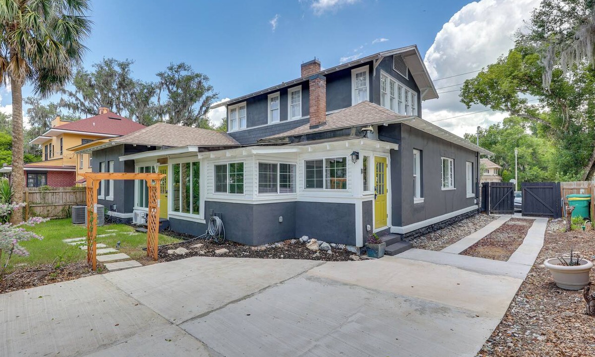 Eustis House | 2-Unit Bundle in Eustis: Walk to Ferran Park!