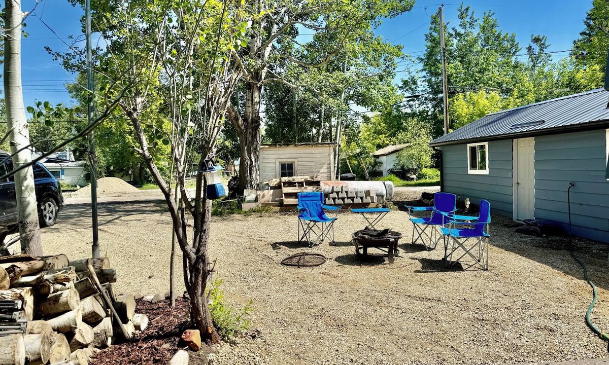 Alberta Beach Cabin | Charming 2-Bedroom Cabin at Alberta Beach