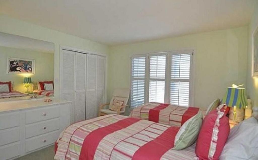 Northeast Virginia Beach House | Dolphin's Den
