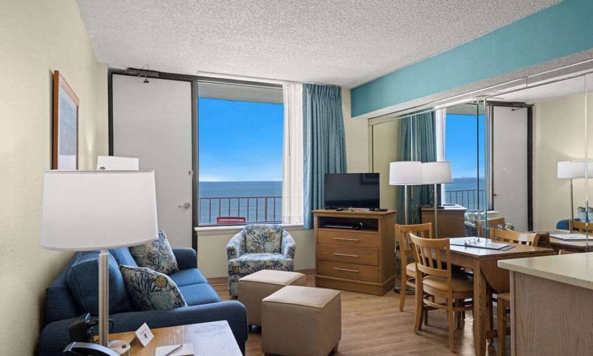 Northeast Virginia Beach Condo | Oceanfront & Out of Office