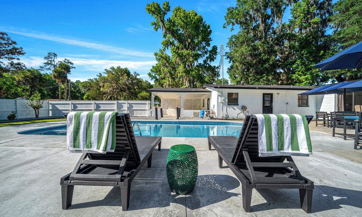 Ocala House | Private suite with pool access near WEC, Downtown, Restaurants, Publix & More!