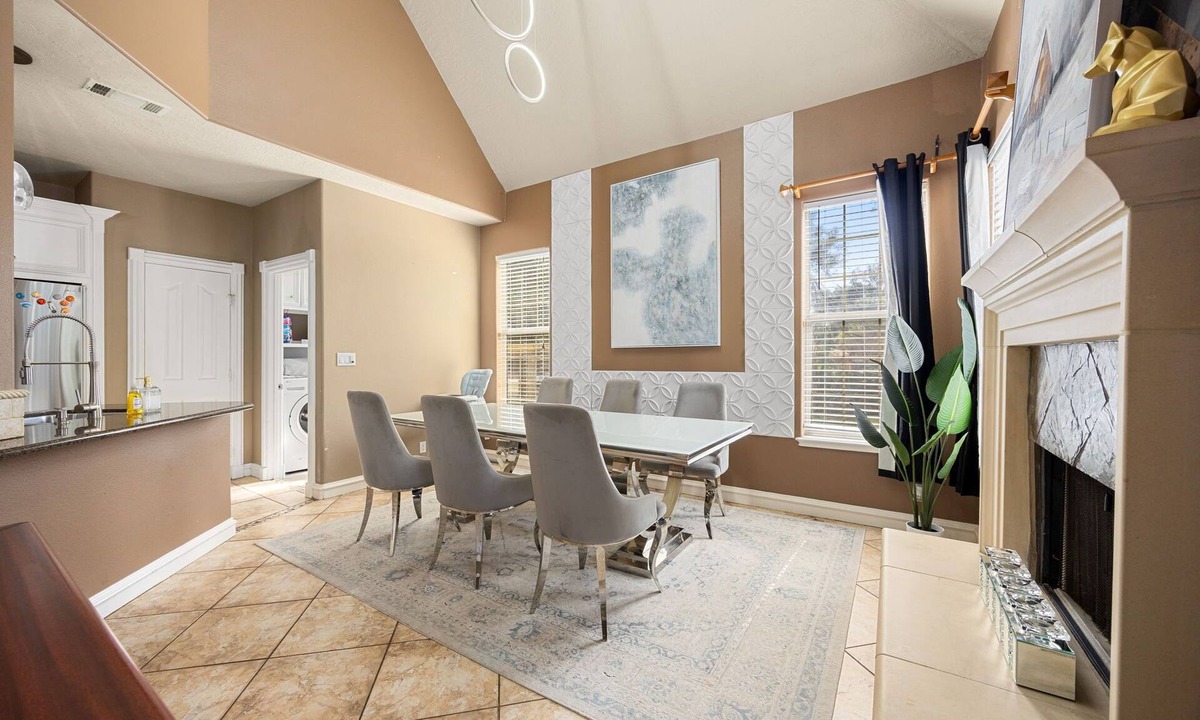 Spring House | Spacious Spring Retreat- Family Friendly + Patio + Fast WiFi