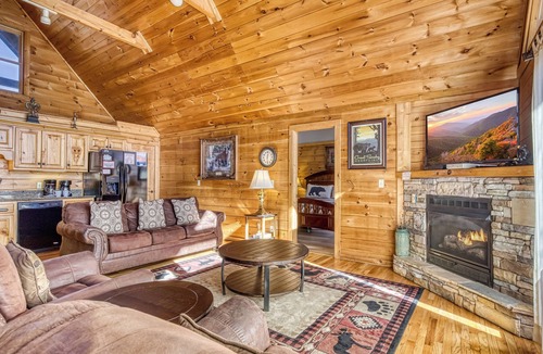 Black Bear Falls Cabin | ABOVE THE CLOUDS! 4 Bedroom in the Smokies!