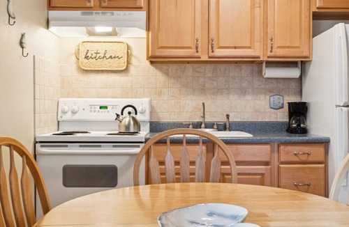 Northeast Virginia Beach Apartment | Beachside Monthly Retreat w/Pool