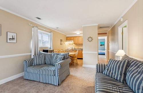 Northeast Virginia Beach Apartment | Beachside Monthly Retreat w/Pool
