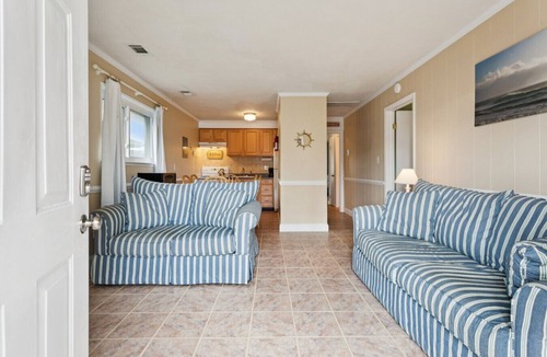 Northeast Virginia Beach Apartment | Beachside Monthly Retreat w/Pool