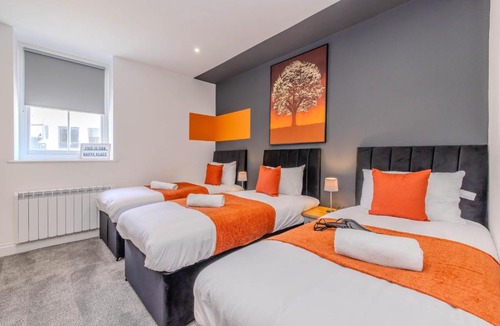Montpelier Apartment | Central 3 Bedroom Next To Brighton Shopping Centre & Beach Sleep 16 Guests