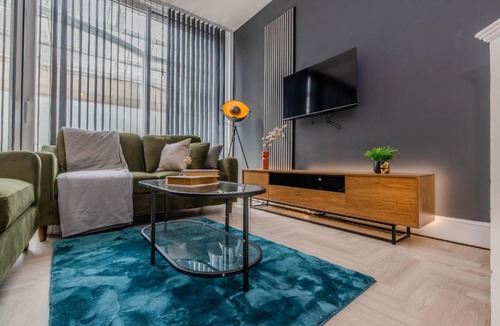 Montpelier Apartment | Central 3 Bedroom Next To Brighton Shopping Centre & Beach Sleep 16 Guests
