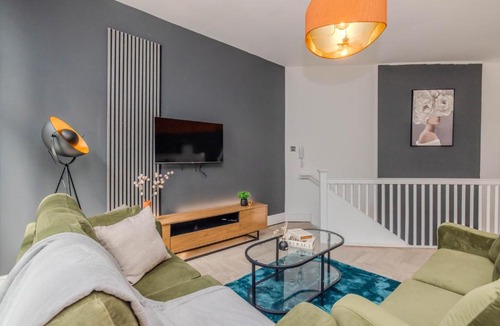 Montpelier Apartment | Central 3 Bedroom Next To Brighton Shopping Centre & Beach Sleep 16 Guests