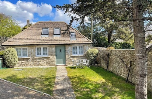 Worth Matravers House | Detached Studio. Sleeps 2, pet friendly, with parking