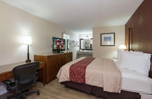 National Gardens Hotel | Extended Stay - Ormond Beach