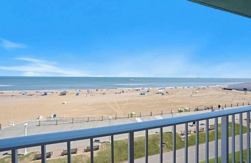 Northeast Virginia Beach Condo | Oceanfront & Out of Office