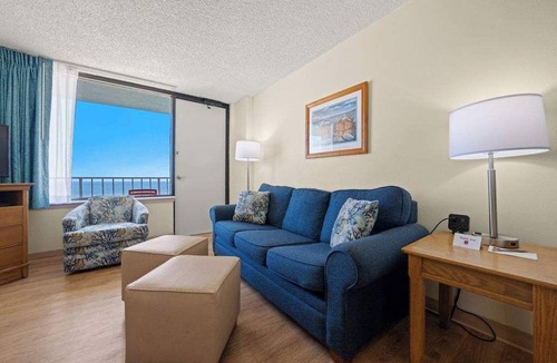 Northeast Virginia Beach Condo | Oceanfront & Out of Office