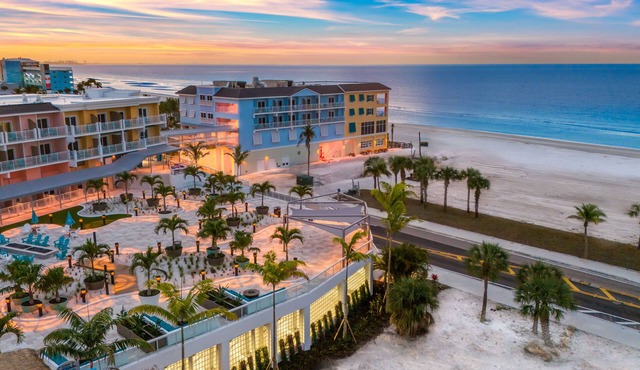 4 Oceanfront Rooms w/Outdoor Pool, Firepits + Near Fort Myers Beach