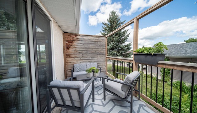 Bright & Convenient b/w 2 Parks; Perfect for Sports weekend or Family getaway