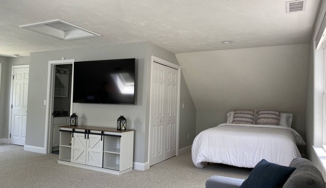 Cape Cod Loft - Near Beaches & Canal