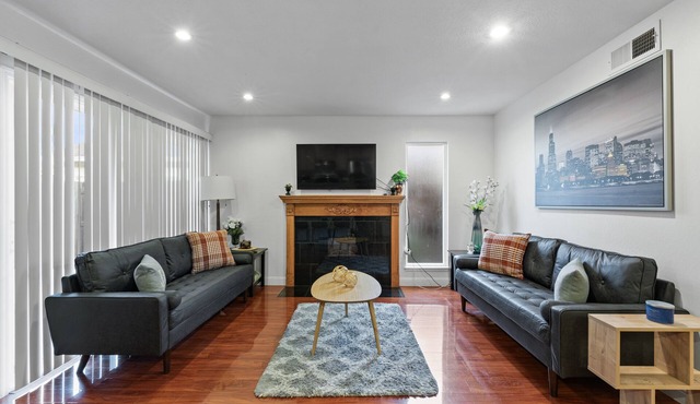 Convenient Modern COZY 4BA/2BR Hidden GEM