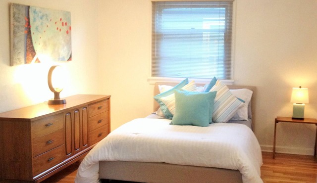 Jackson Star: A Modern Mid-Century Dream near University of Oregon