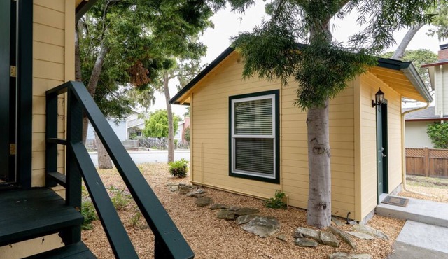 Snuggle Up - Pacific Grove Studio - Cozy Cottage