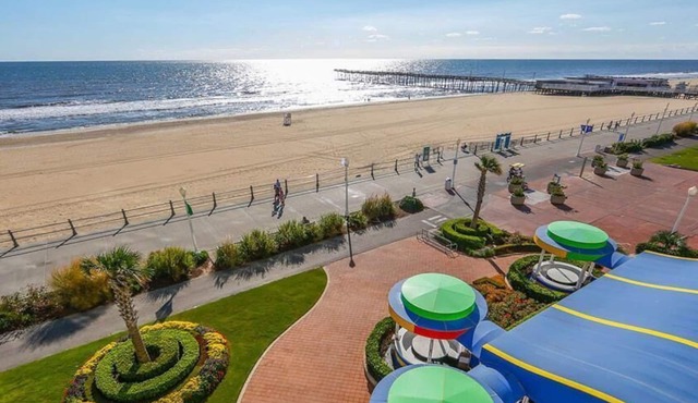 Stylish Suite near Beach w/WiFi & Cable, Resort Pools & Ocean View